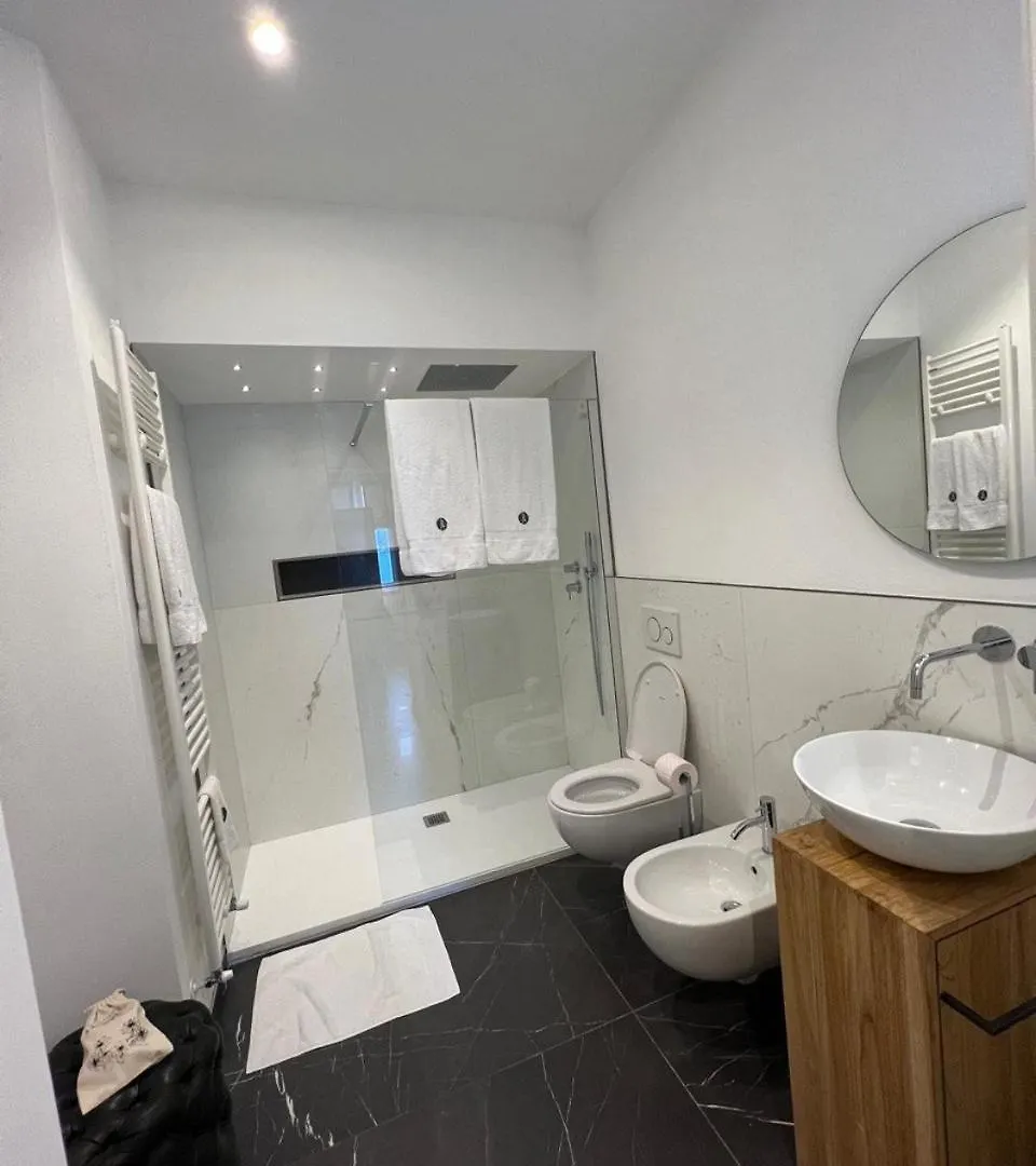 Divina Vita Apartments ヴァレンナ